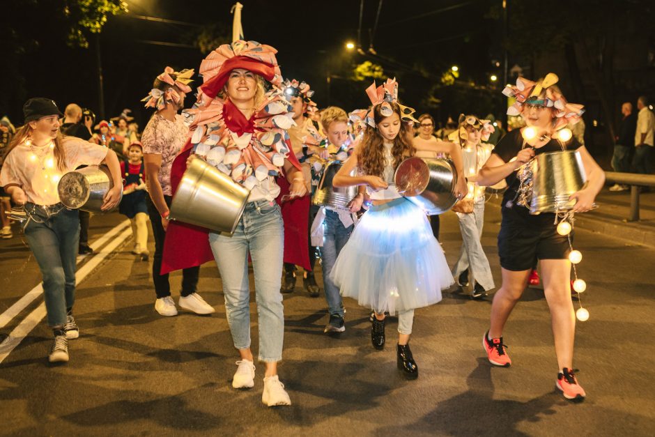 „Fluxus“ festivalyje – nuo grojančių kibirais iki kosminių žonglierių