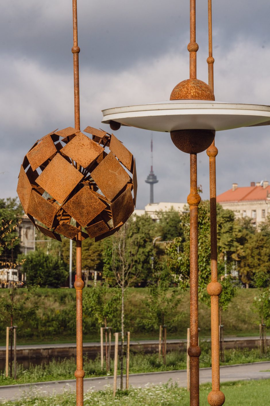 Vilniaus centre iškilo naujas „Sodas“ – šiuolaikinio meno kūrinys