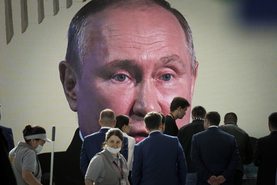 V. Putinas paskelbė apie naujus ginklus, perduotus Rusijos kariuomenei
