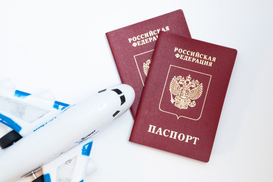 Estijos lyderė vizų rusams draudimą vadina Kremliaus „Achilo kulnu“
