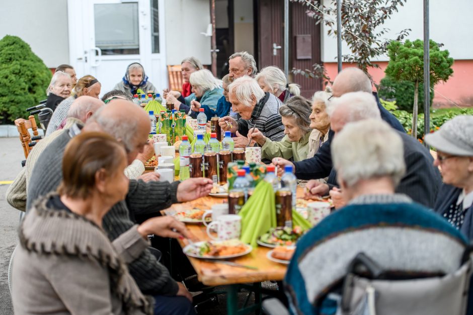 Čekiškėje – turkiško maisto šventė seneliams: restoranas surengė socialinę akciją