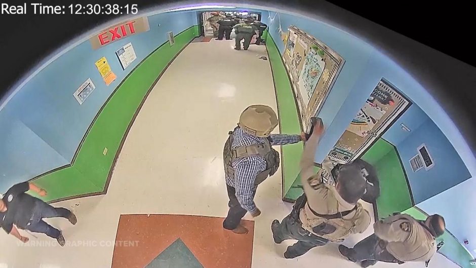 77 minutės siaubo: išplatino vaizdo įrašą iš šaudynių Teksaso pradinėje mokykloje