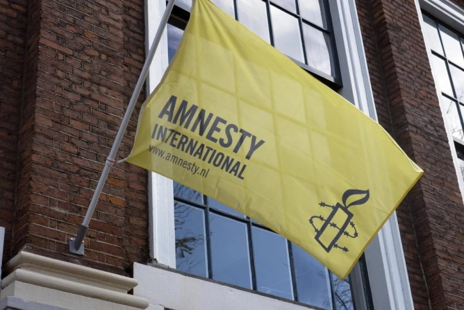 Po skandalingos „Amnesty International“ ataskaitos organizaciją paliko vienas iš jos biuro steigėjų