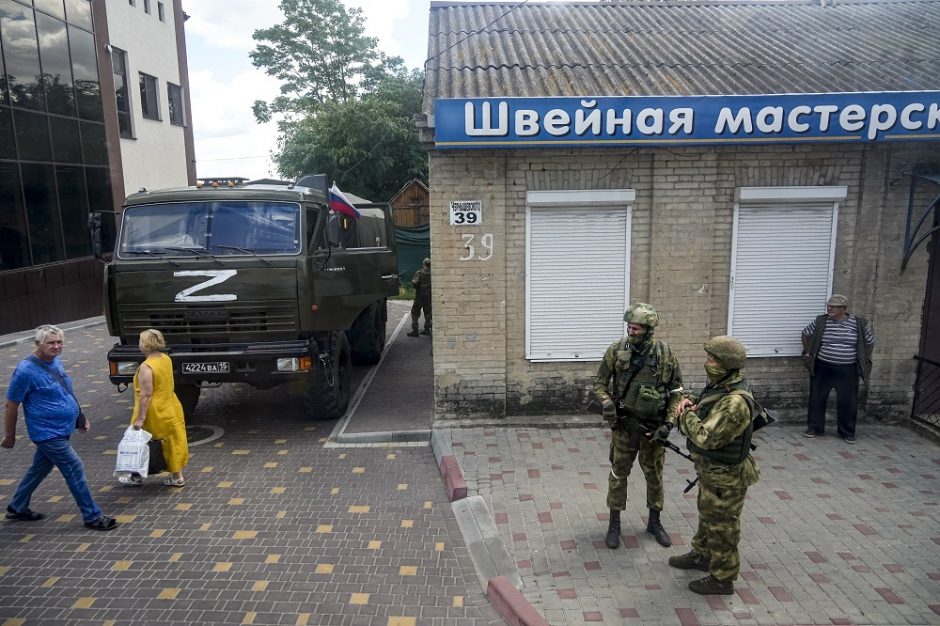 Rusijos kariai apiplėšė bityną: vadas už medaus statines pripirko dronų