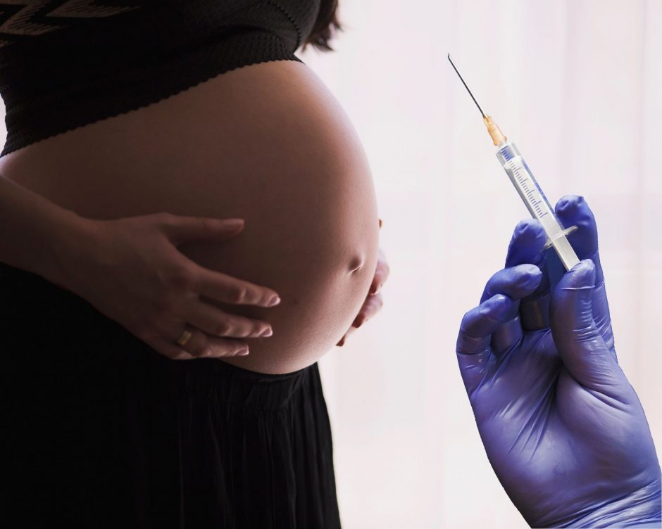 Ragina vakcinuotis nėščiąsias: nepasiskiepijusios jos sudaro dalį sunkiai COVID-19 sergančių ligonių
