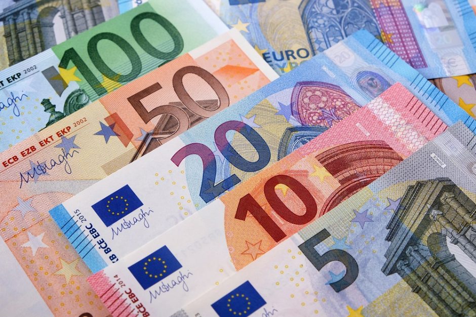 Lietuvos bankas: grynųjų pinigų paklausa sparčiai slūgsta