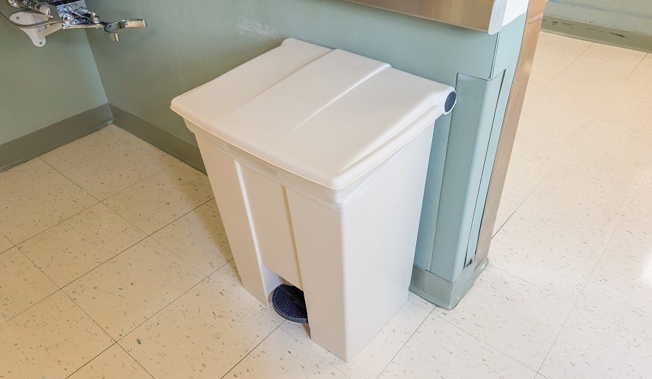 Nauji higienos reikalavimai: mokyklų tualetuose turės būti šiukšlių dėžė