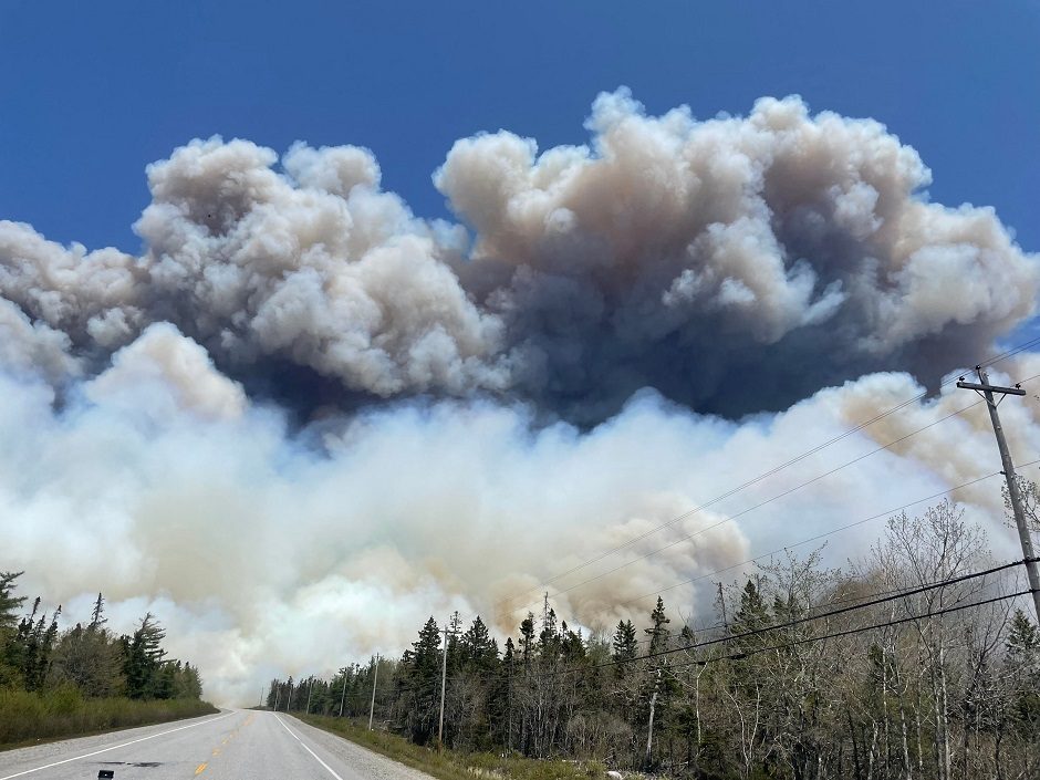 Kanados rytuose miško gaisras privertė evakuoti 16 000 žmonių