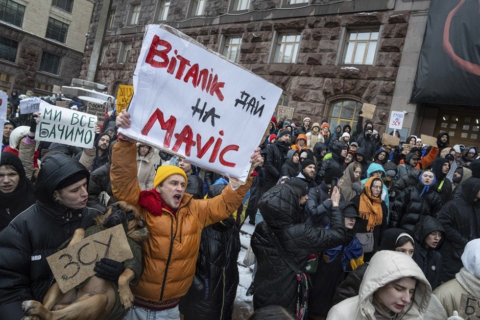 Kyjive surengtas protestas, reikalaujant daugiau lėšų Ukrainos pajėgoms