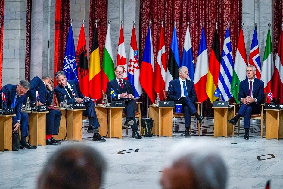NATO mėgins ieškoti kompromisų dėl Ukrainos narystės siekio