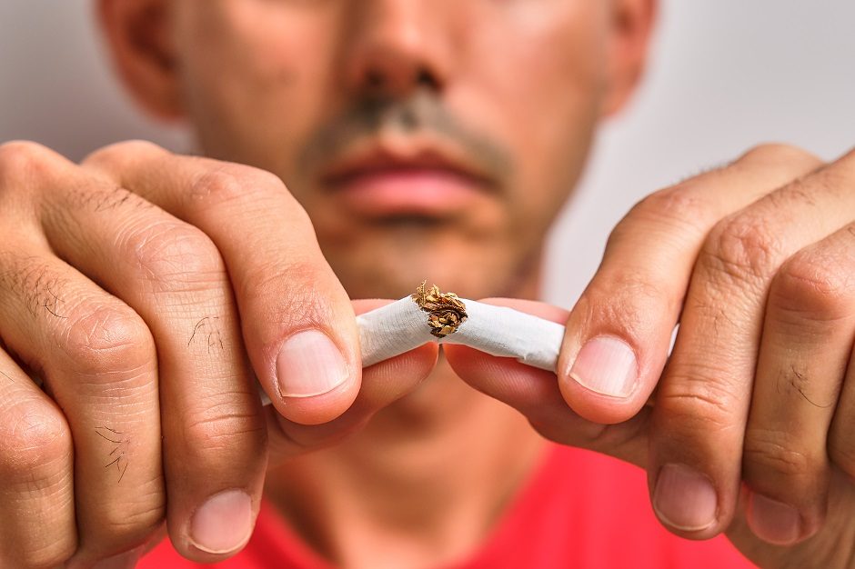 2024 m. pradės veikti pagalbos linija norintiems mesti rūkyti