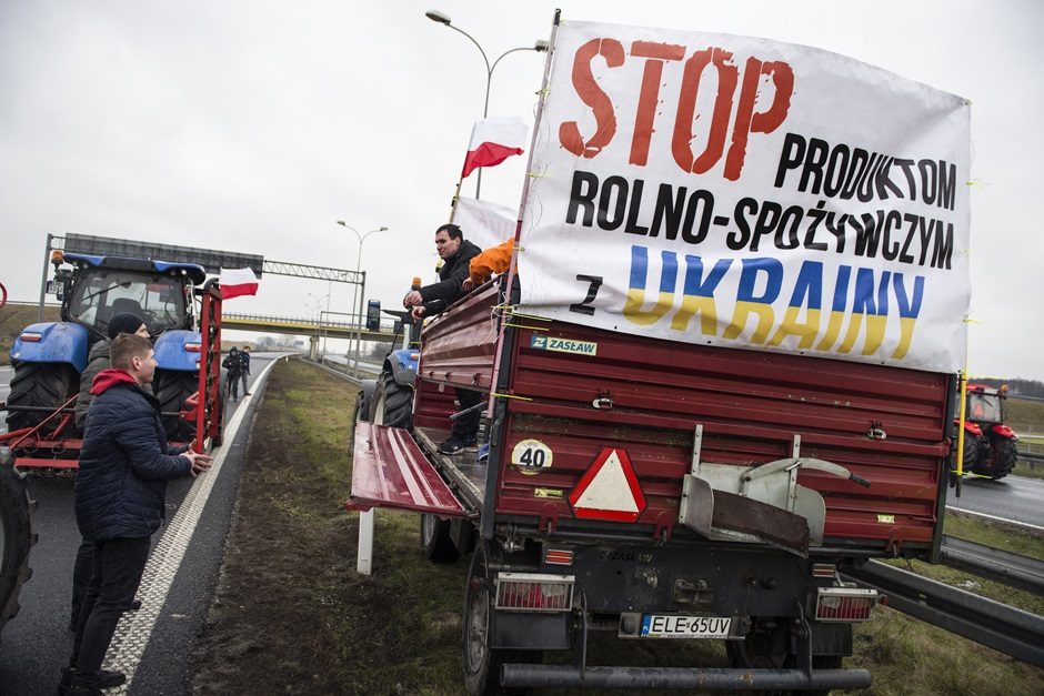 Lenkų ūkininkai nuo penktadienio blokuos sienos perėjimo punktą su Slovakija