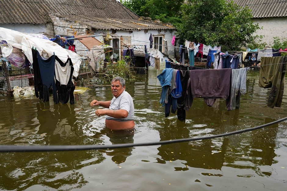 Ukrainoje po pražūtingo potvynio dingusiais laikomi 35 žmonės: tarp jų – 7 vaikai