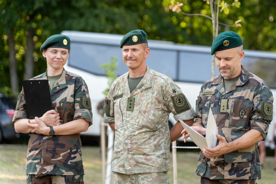 Šauliai švenčia: atidarė ąžuolų parką ir išjudėjo į trijų dienų 160 km žygį