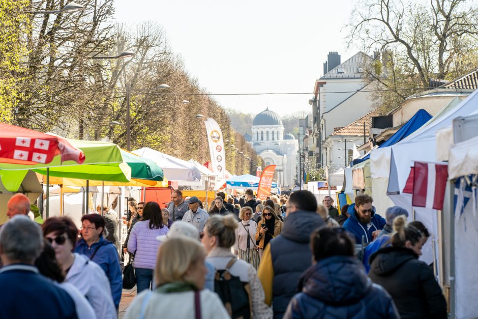 Ant prekystalių Laisvės alėjoje – nuo šokolado su grybais iki dizainerių suknelių