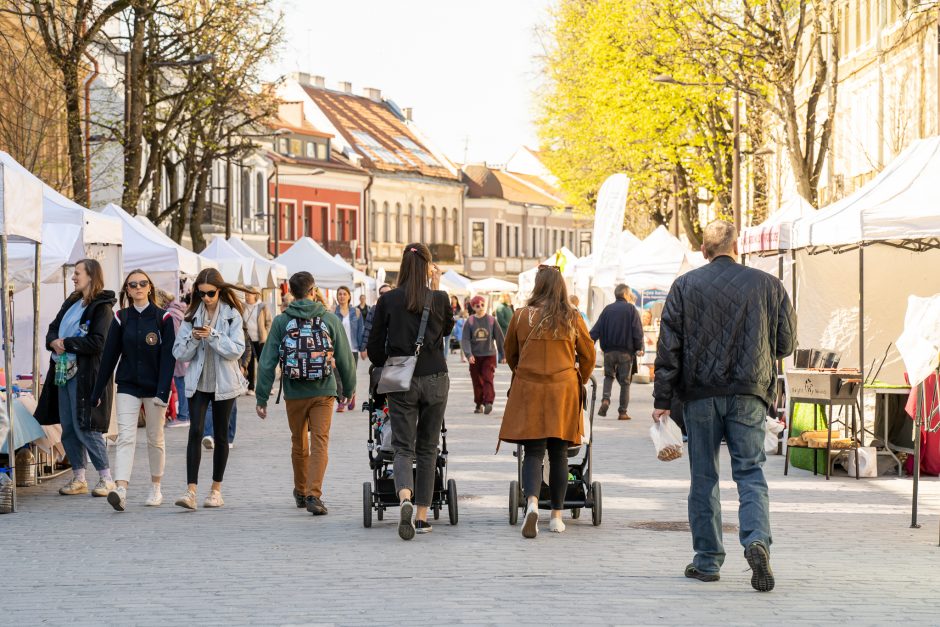 Ant prekystalių Laisvės alėjoje – nuo šokolado su grybais iki dizainerių suknelių