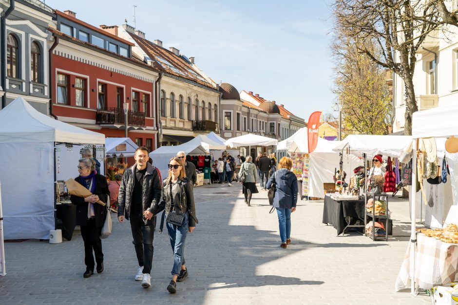 Ant prekystalių Laisvės alėjoje – nuo šokolado su grybais iki dizainerių suknelių