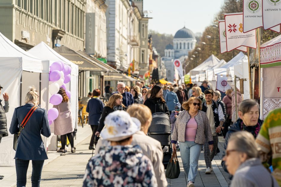 Ant prekystalių Laisvės alėjoje – nuo šokolado su grybais iki dizainerių suknelių