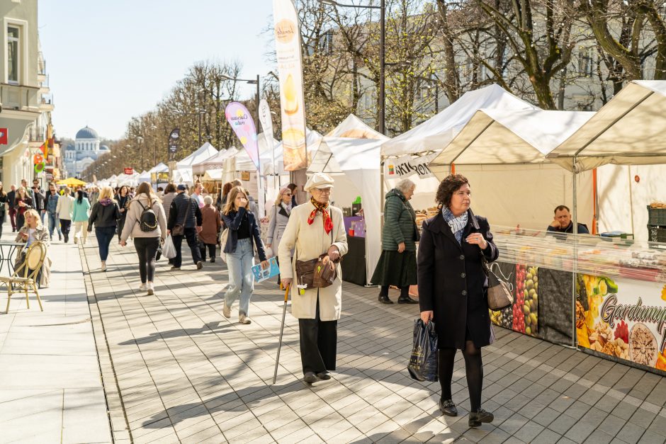 Ant prekystalių Laisvės alėjoje – nuo šokolado su grybais iki dizainerių suknelių