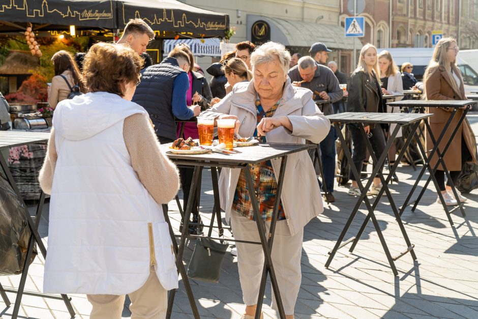 Ant prekystalių Laisvės alėjoje – nuo šokolado su grybais iki dizainerių suknelių