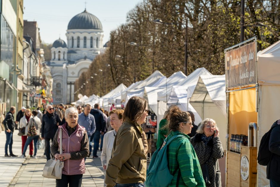 Ant prekystalių Laisvės alėjoje – nuo šokolado su grybais iki dizainerių suknelių