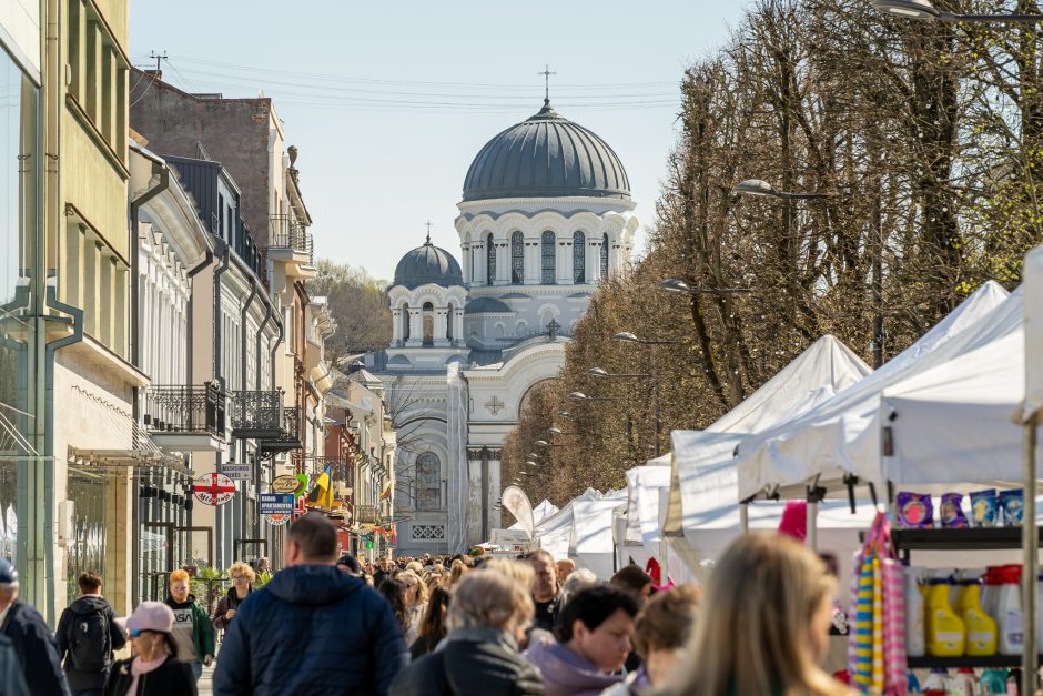 Ant prekystalių Laisvės alėjoje – nuo šokolado su grybais iki dizainerių suknelių