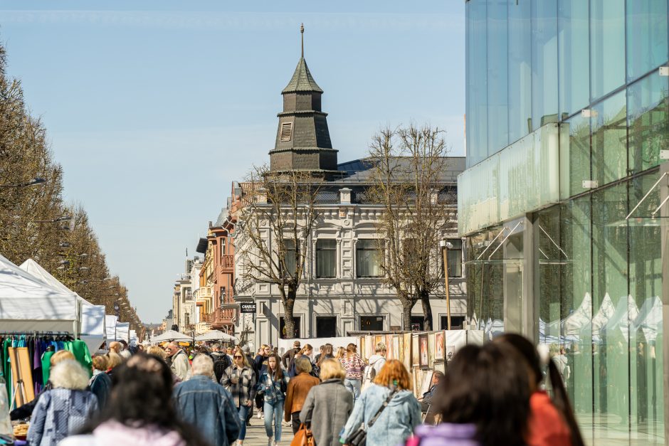 Ant prekystalių Laisvės alėjoje – nuo šokolado su grybais iki dizainerių suknelių