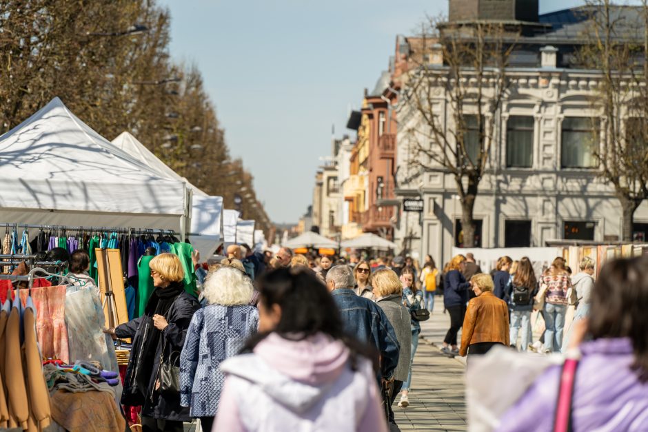 Ant prekystalių Laisvės alėjoje – nuo šokolado su grybais iki dizainerių suknelių