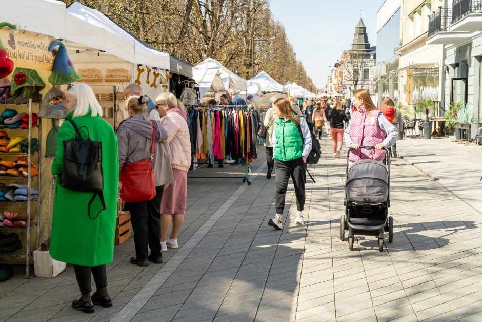 Ant prekystalių Laisvės alėjoje – nuo šokolado su grybais iki dizainerių suknelių