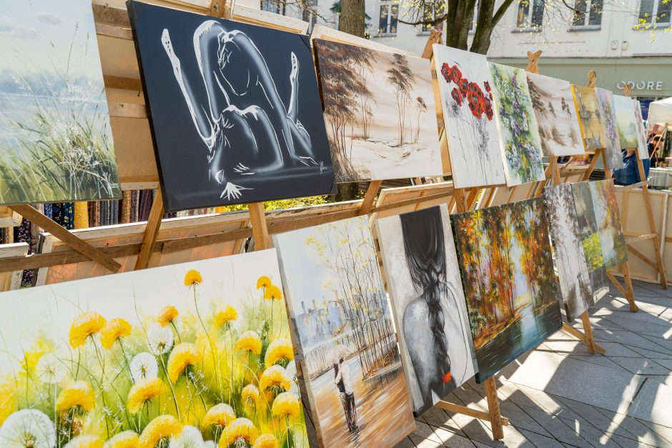 Ant prekystalių Laisvės alėjoje – nuo šokolado su grybais iki dizainerių suknelių