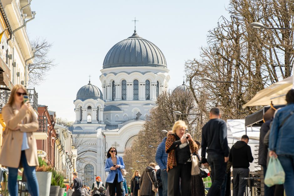 Ant prekystalių Laisvės alėjoje – nuo šokolado su grybais iki dizainerių suknelių