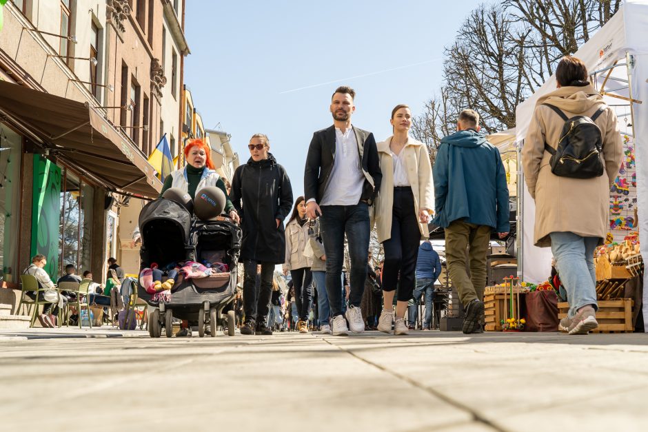 Ant prekystalių Laisvės alėjoje – nuo šokolado su grybais iki dizainerių suknelių