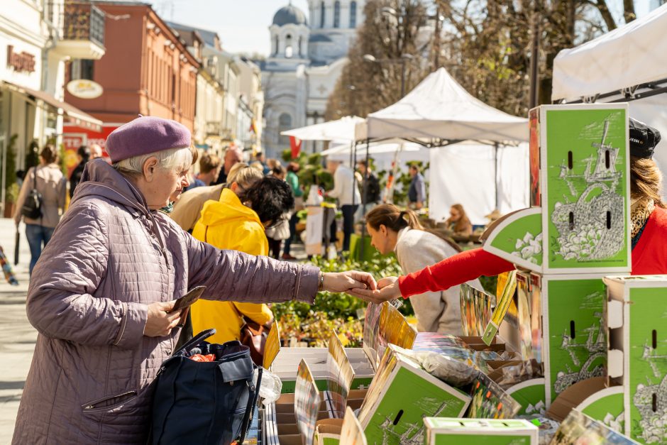 Ant prekystalių Laisvės alėjoje – nuo šokolado su grybais iki dizainerių suknelių