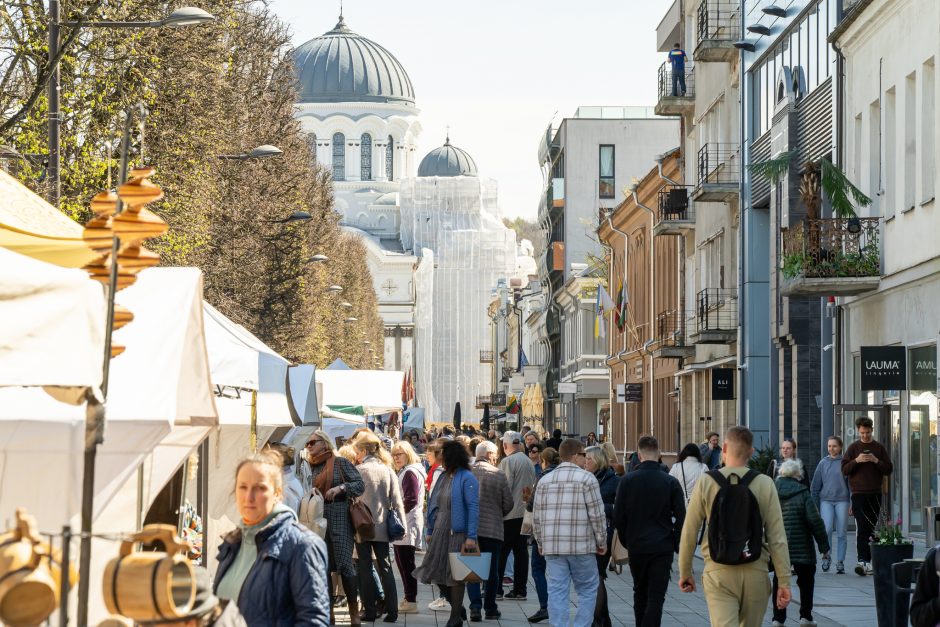 Ant prekystalių Laisvės alėjoje – nuo šokolado su grybais iki dizainerių suknelių