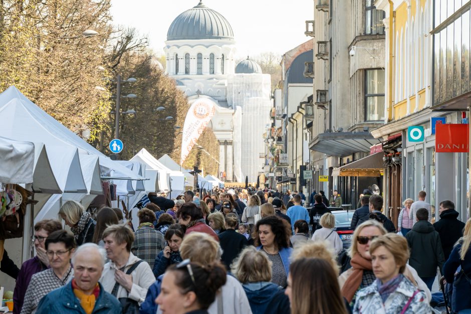 Ant prekystalių Laisvės alėjoje – nuo šokolado su grybais iki dizainerių suknelių