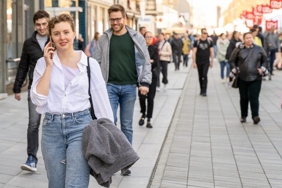 Ant prekystalių Laisvės alėjoje – nuo šokolado su grybais iki dizainerių suknelių