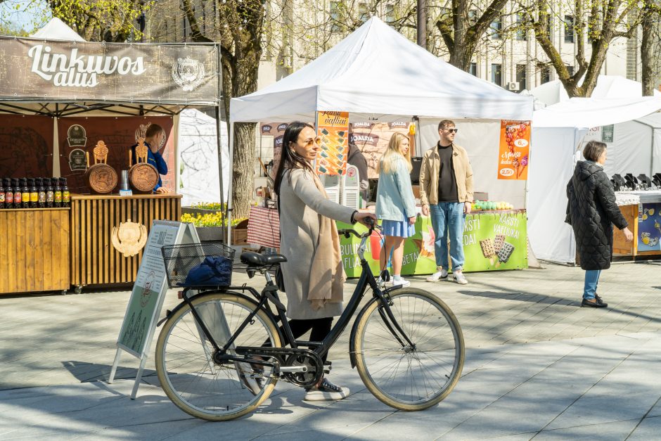 Ant prekystalių Laisvės alėjoje – nuo šokolado su grybais iki dizainerių suknelių