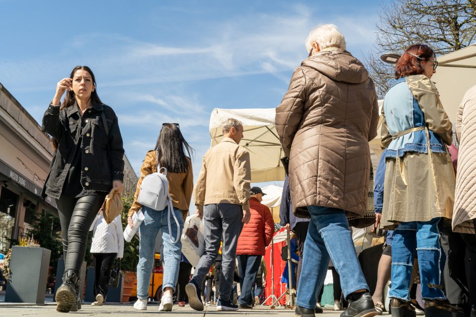 Ant prekystalių Laisvės alėjoje – nuo šokolado su grybais iki dizainerių suknelių