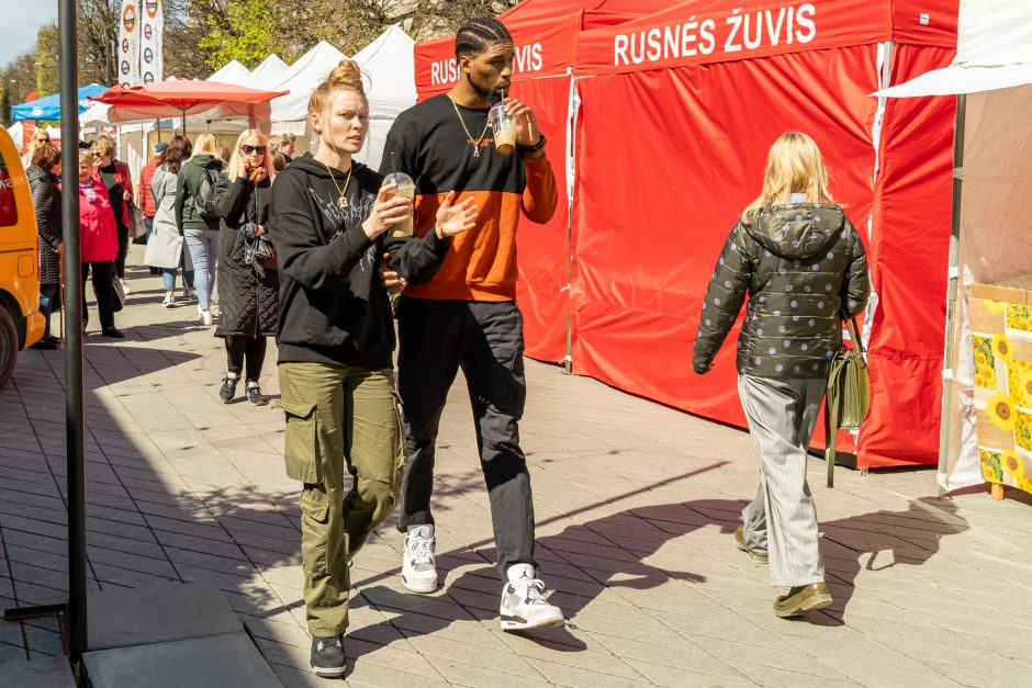 Ant prekystalių Laisvės alėjoje – nuo šokolado su grybais iki dizainerių suknelių