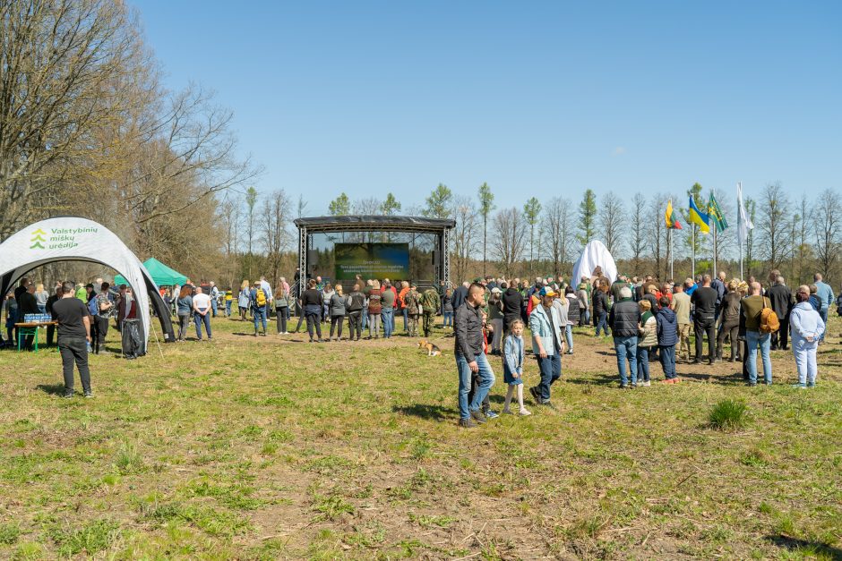 Pasodintas „Ukrainos aukų atminties ąžuolynas“