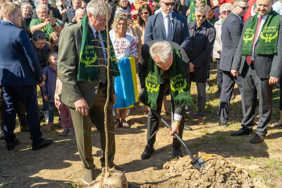 Pasodintas „Ukrainos aukų atminties ąžuolynas“