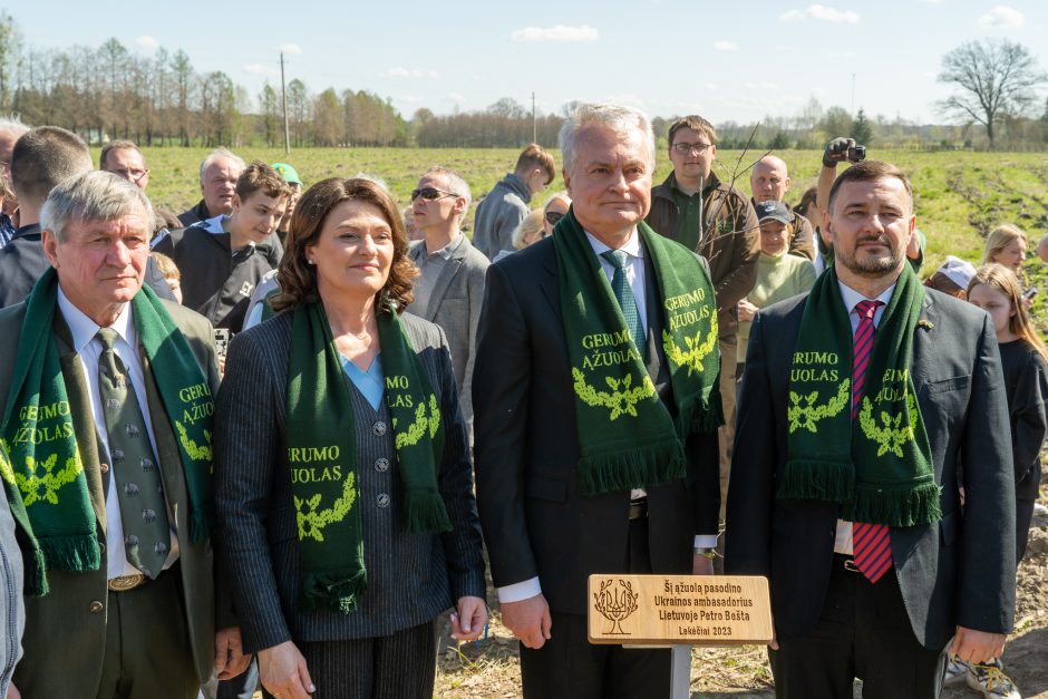 Pasodintas „Ukrainos aukų atminties ąžuolynas“