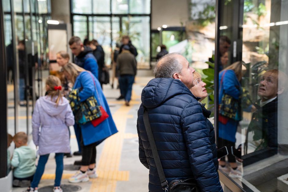 Pirmųjų Zoologijos sodo lankytojų įspūdžiai: gražu, tvarkinga, akį traukia egzotiniai gyvūnai