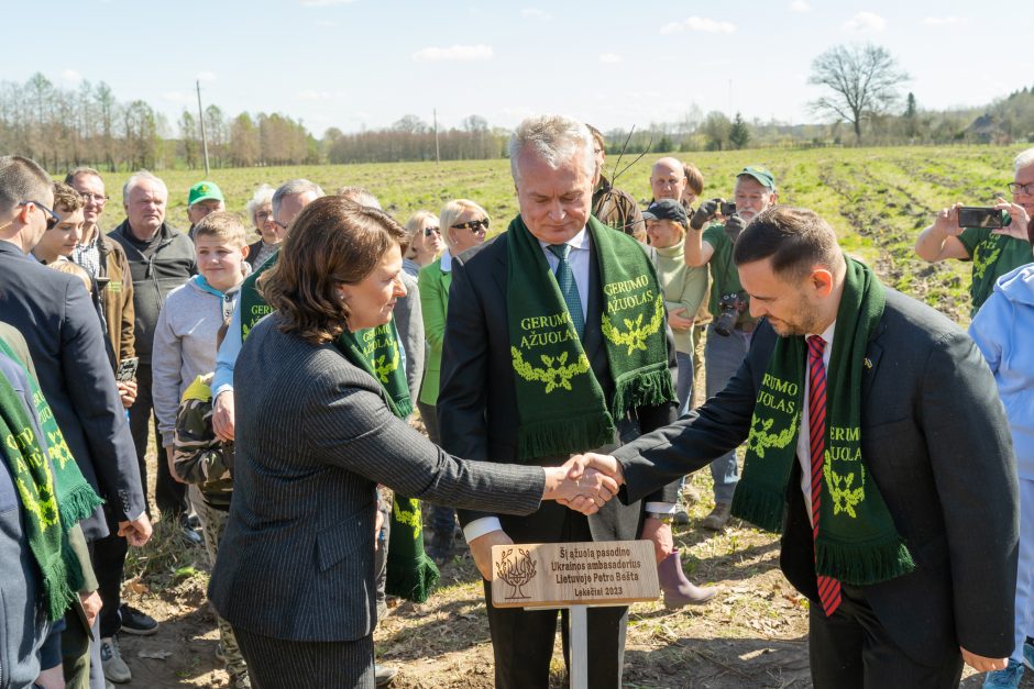 Pasodintas „Ukrainos aukų atminties ąžuolynas“