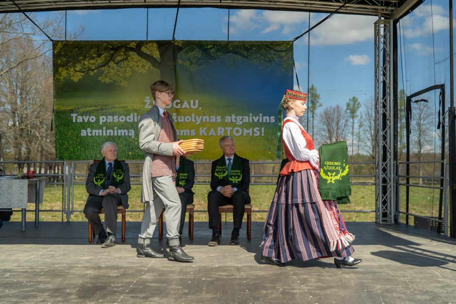 Pasodintas „Ukrainos aukų atminties ąžuolynas“