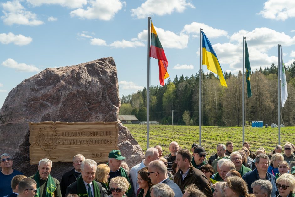 Pasodintas „Ukrainos aukų atminties ąžuolynas“