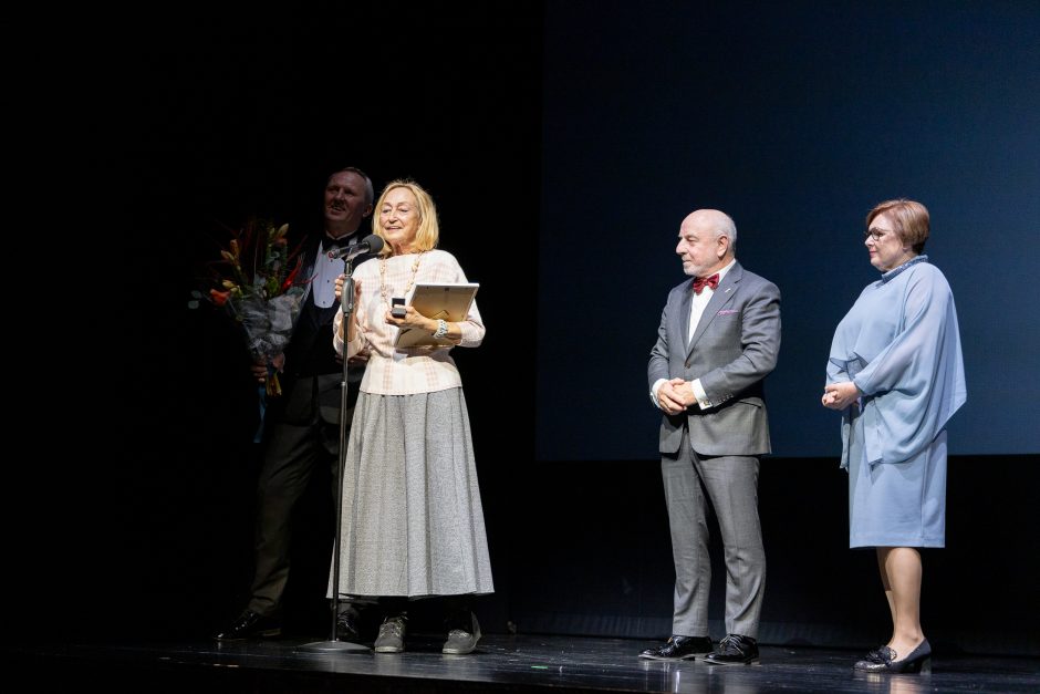 NKDT 104-ąjį gimtadienį vainikavo „Auksinių teatro rūtos šakelių“ apdovanojimai ir koncertas