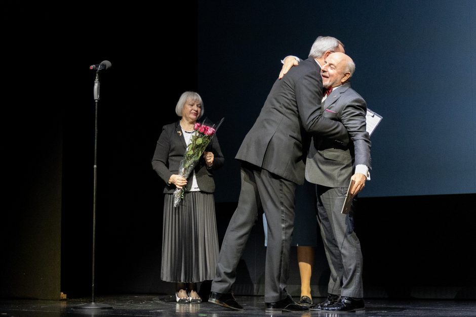 NKDT 104-ąjį gimtadienį vainikavo „Auksinių teatro rūtos šakelių“ apdovanojimai ir koncertas