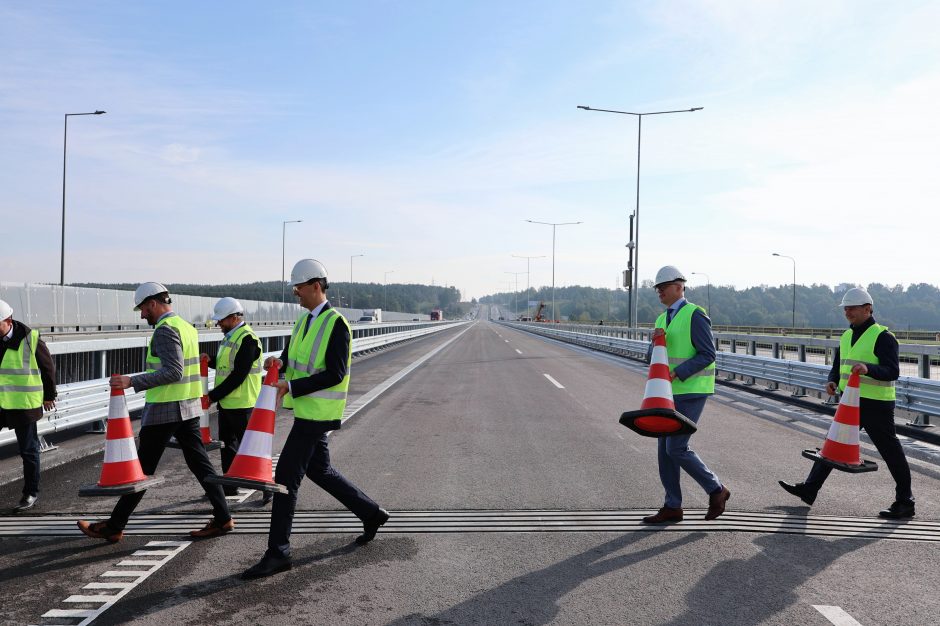 Kaune atidaryta dalis naujojo A. Meškinio tilto per Nerį (nuotraukos)