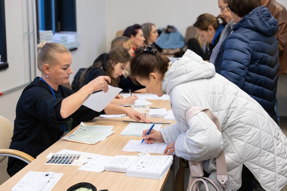 Pirmoji išankstinių Seimo rinkimų diena: kauniečiai keliauja prie balsadėžių